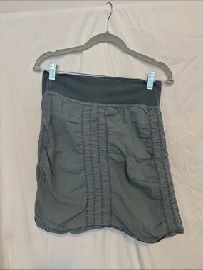 Stretch-Waist Mini Skirt in Gray